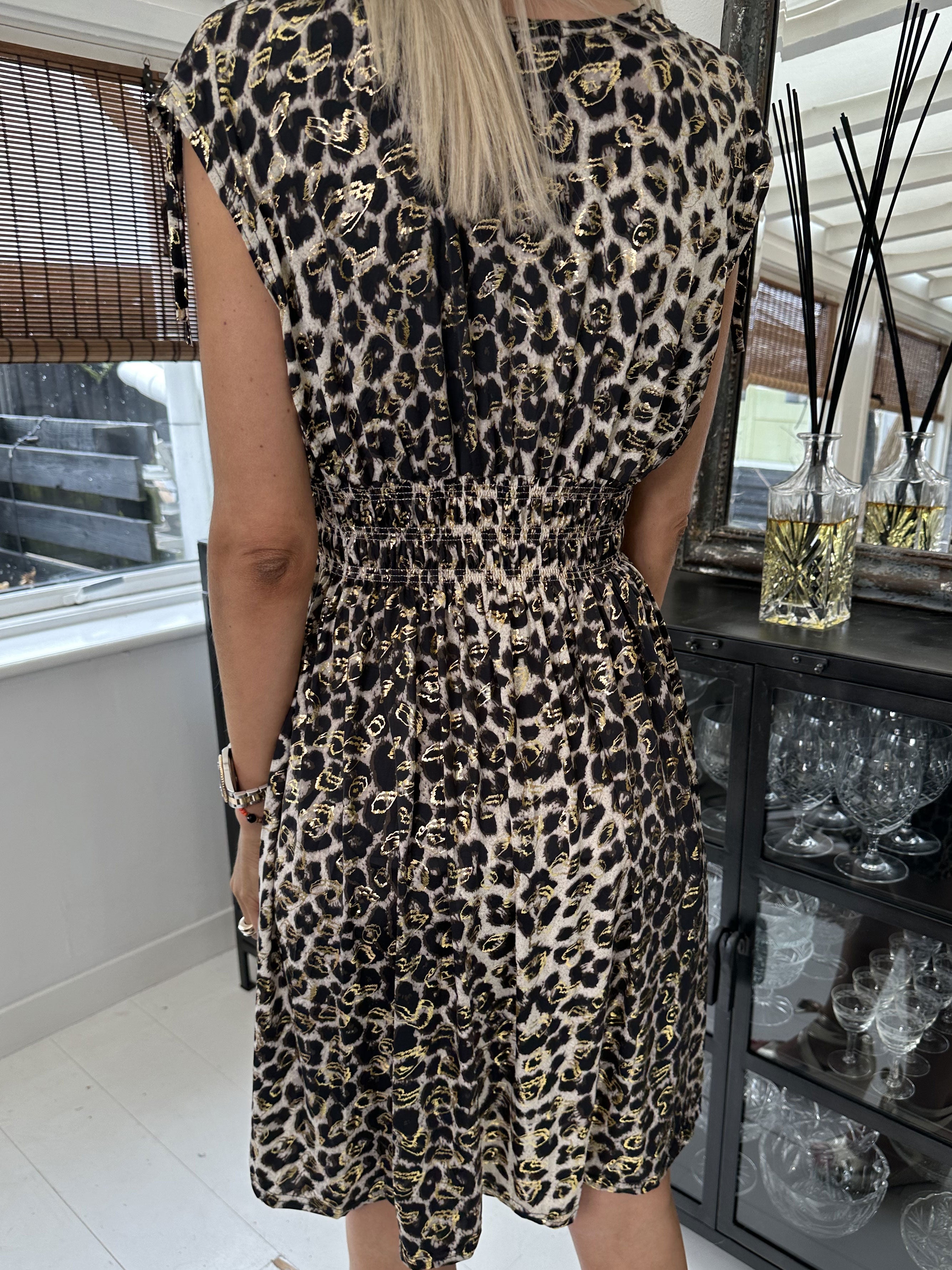 Pams Leo Short - Kort elastisk kjole i krølfrit stof